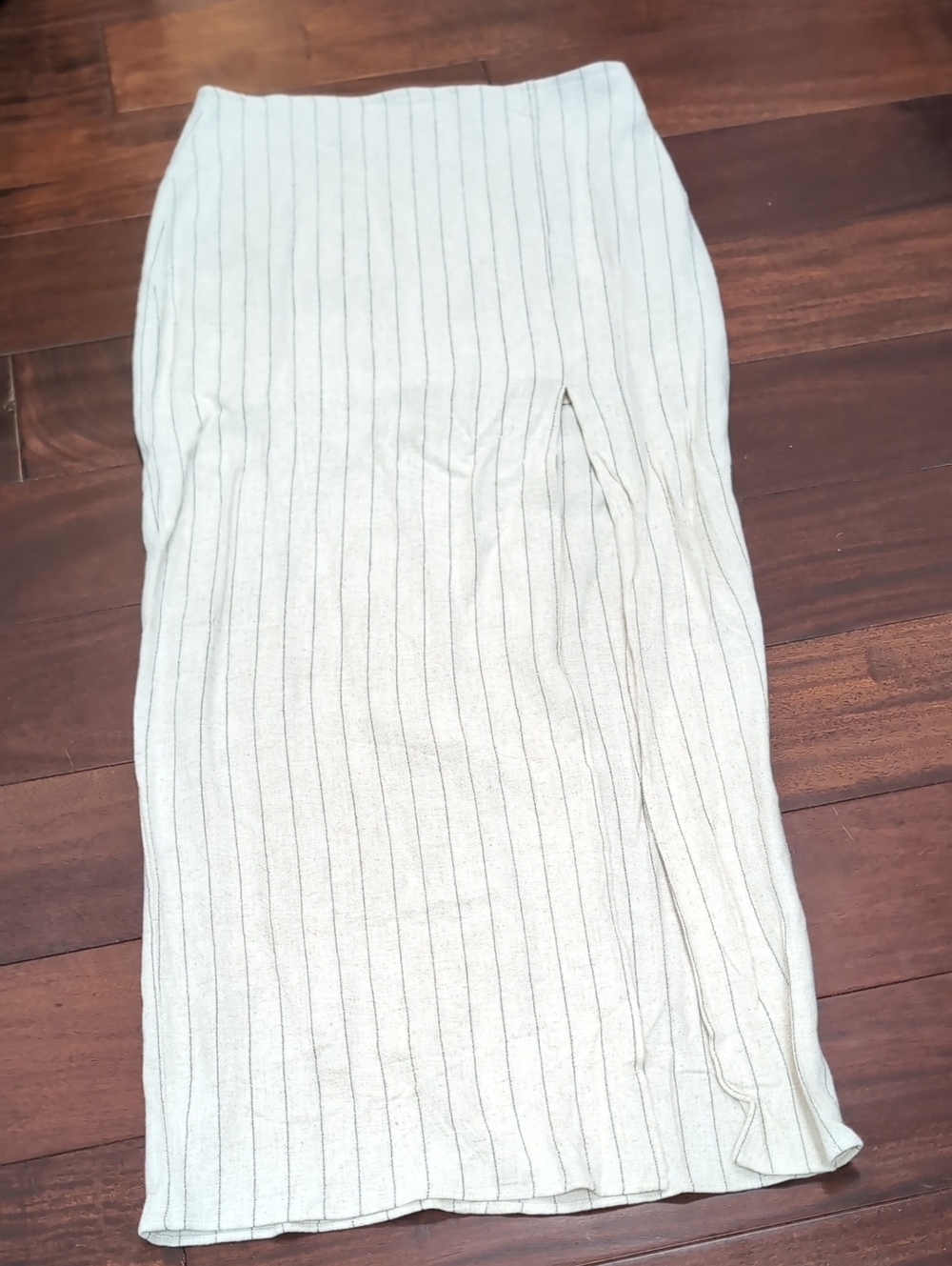 Aakaa Cream Ribbed Midi Skirt with Vertical Pinstripes and Side Slit